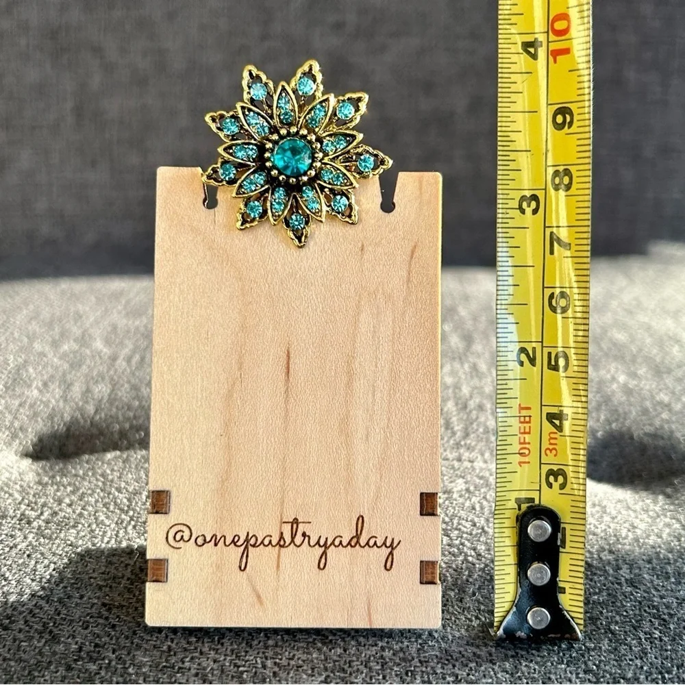 Austrian Crystal Rhinestone Fashion Brooch Pin, Blue, Aqua, Gold (STAR)